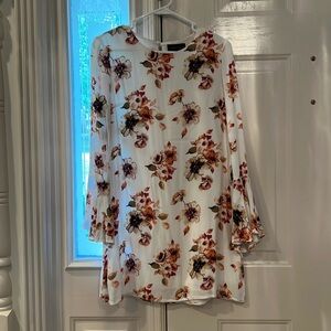 Floral boutique dress size small in great condition!